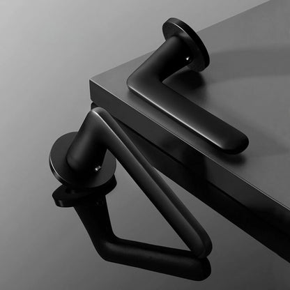 C20-T51-matte-black-door-lever-handles-03